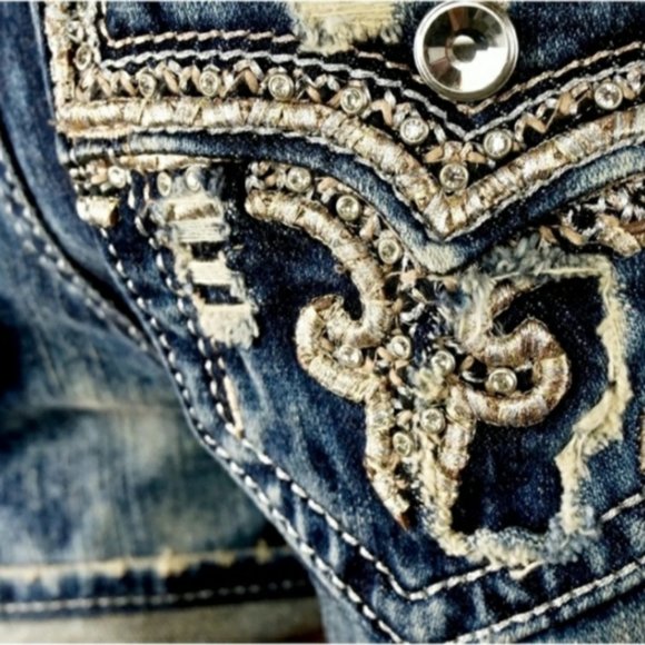 😎HTF🤘 ROCK REVIVAL BETTY Medium ACID WASH EMBELLISHED SHORTS 30 - Picture 3 of 16